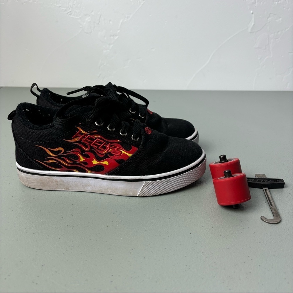Heelys Boys Youth Skate Wheeled Sneakers Flame Fire Black Red Size Youth 4